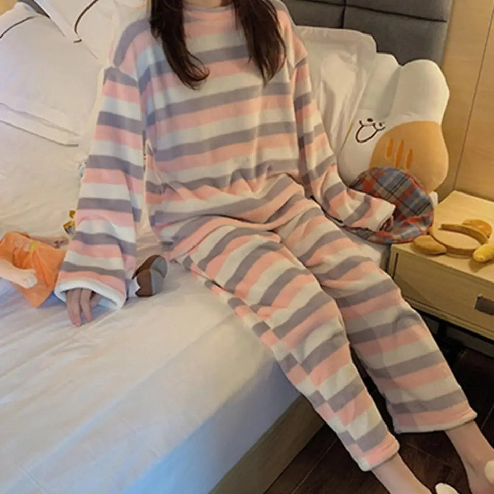 Cartoon Peach Flannel Pajamas Women's Loungewear